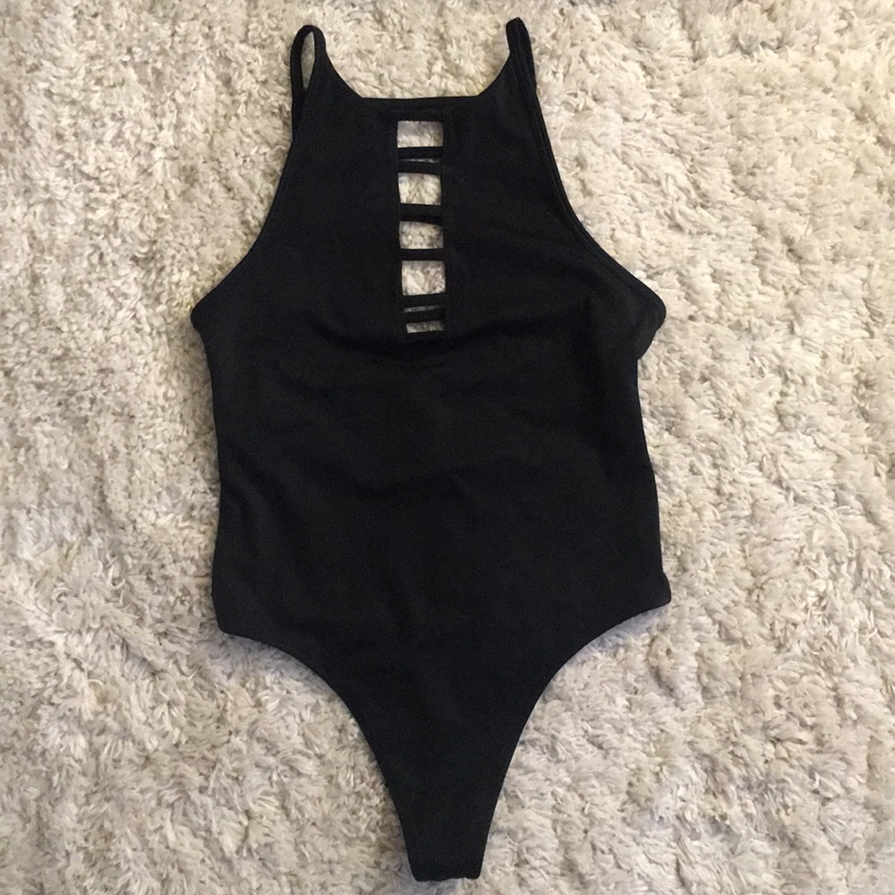 Victoria SPORT strappy high neck bodysuit